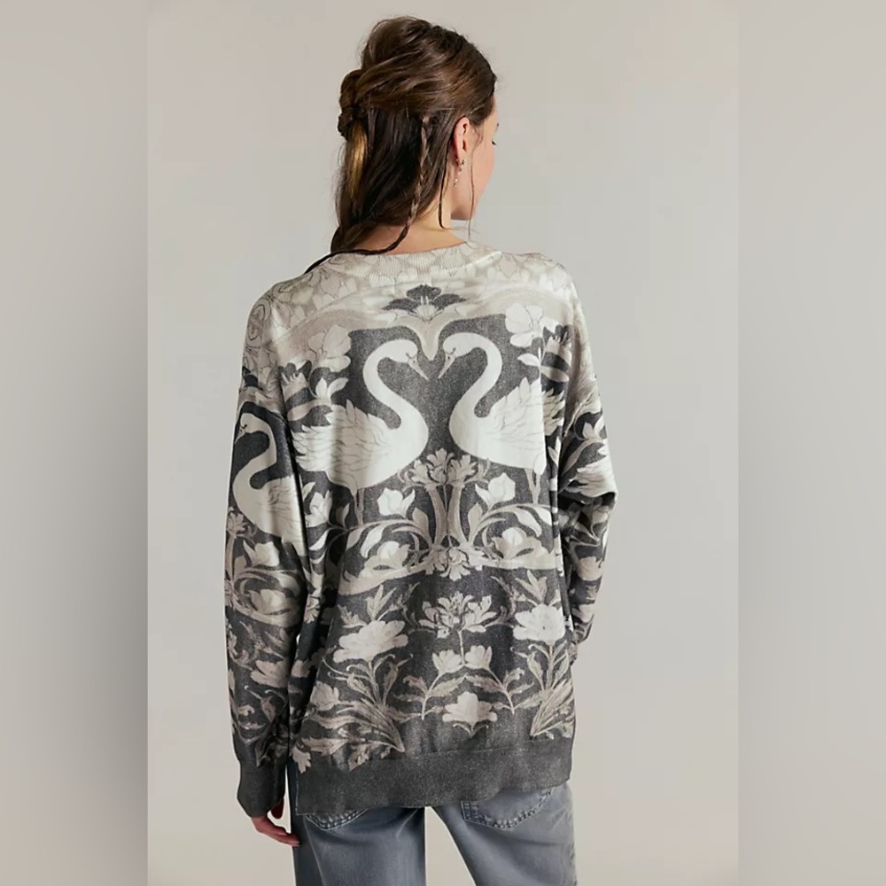 Free People We The Free Nouvelle Pattern Pullover Swan Graphic Sweatshirt Small - Picture 4 of 8